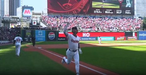 Brayan Rocchio pegó primer HR en la postemporada