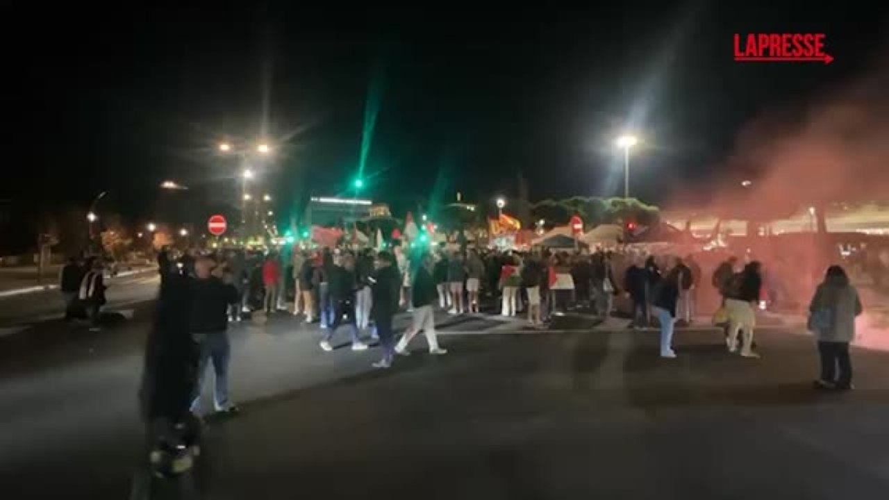 A Roma Termini la protesta pro Pal: chiusi gli accessi alla stazione