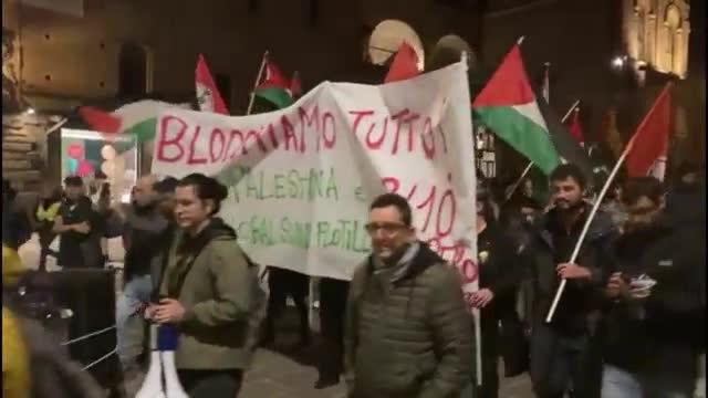 Bologna in piazza per il blocco della Flotilla, il video: migliaia in corteo per la Palestina