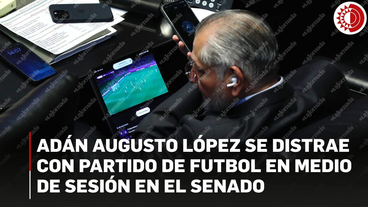 Adán Augusto López se distrae con partido de futbol en medio de sesión en el Senado