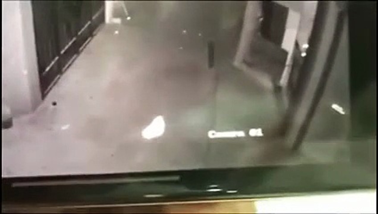 بالفيديو سرقة هواتف بقيمة ربع مليون دولار من مح...