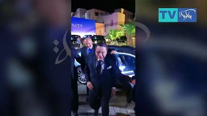 بالفيديو: عادل إمام يتعرّض لموقف مُحرِج