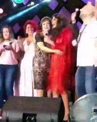 شاهدي لبلبة تشارك إليسا الغناء على المسرح