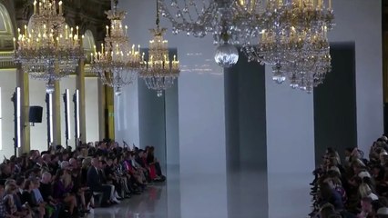 بالمان تعيد تعريف باريس بمجموعة تستعرض جمال المدينة