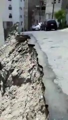 بالفيديو إنهيار جبلي جزئي في مكة يثير المخاوف