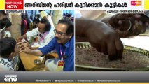 കരഞ്ഞും ചിരിച്ചും ചെറിയ  വലിയ തുടക്കം; തുഞ്ചൻപറമ്പൽ ആദ്യാക്ഷരം കുറിച്ച് കുരുന്നുകൾ