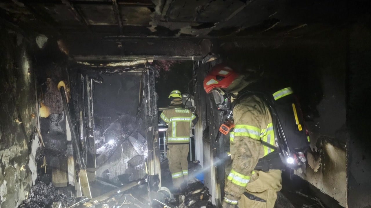 경북 경산 아파트에서 불...70대 주민 전신 화상 / YTN