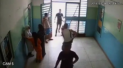 بالفيديو إثارة الرعب داخل مستشفى بسبب مشاجرة بالسيوف