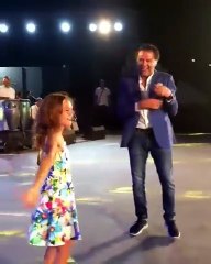 شاهدي ماذا فعل راغب علامة مع هذه الطفلة على المسرح؟!