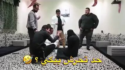 بالفيديو مقلب من شاب في أصدقائه ارتدى عباءة نسائية واقتحم عليهم استراحتهم بالسعودية