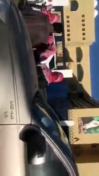 بالفيديو وكيل مدرسة يُثير جدلاً بمنع الطلاب من دخول المدرسة في أبها