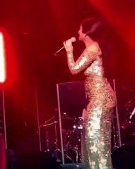 شاهدي بالفيديو جمهور شيرين حائر.. حمل أم بطن منتفخة؟