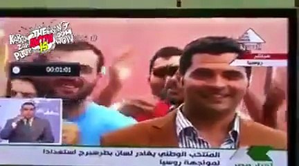 فيديو مُشجعة روسيّة تُقبّل مُراسل مصري على الهواء