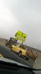 بالفيديو المرور تثبت اللوحات الجديدة الخاصة بزيادة السرعة على الطرق السريعة بالسعودية