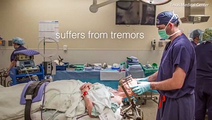 بالفيديو: مريضة تعزف أثناء خضوعها لعملية دقيقة بالدماغ