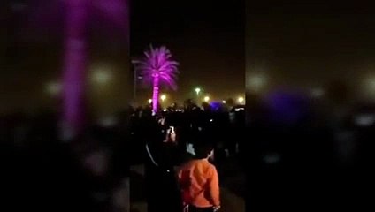 بالفيديو اقتحام شبان لحفل غنائي أقامته هيئة الترفيه بمنطقة حائل والاعتداء على المنظمين