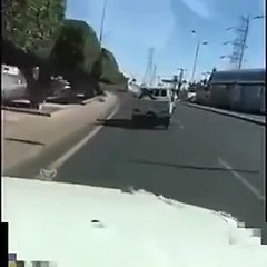 بالفيديو قائد مركبة يمارس التفحيط بتهور في عسير والمرور يطييح به