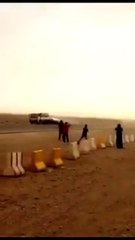 بالفيديو مفحط يتسبب في حادث على طريق بالرياض ويفر هارباَ تاركاً صديقه مصاب