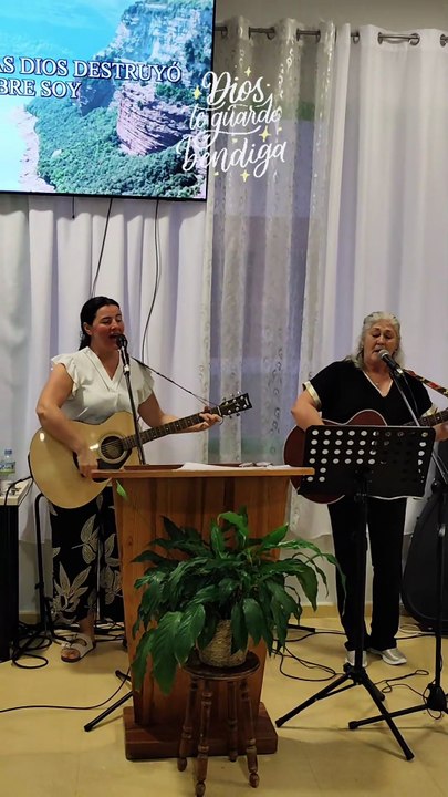 Se rompe cadenas, en Cristo estoy libre, no soy esclavo más🙏