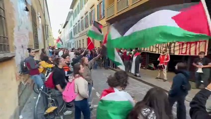 Firenze, proteste degli studenti in via Laura