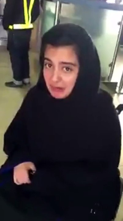 بالفيديو مواطنة سعودية من ذوي الاحتياجات الخاصة تشتكي معاناتها في مطار الجوف