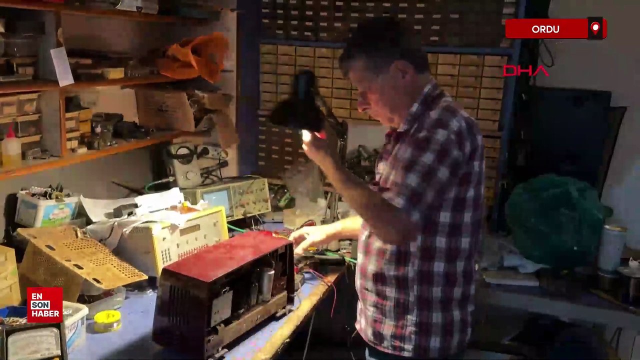 Ordu'da 55 yıldır antika radyo tamiri yapıyor