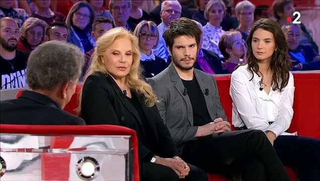 Johnny Hallyday – Sylvie Vartan évoque Johnny dans Vivement Dimanche (France 2, 13 octobre 2019)