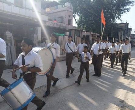 विजयदशमी पर राष्ट्रीय स्वयंसेवक संघ का हुआ पथ संचलन