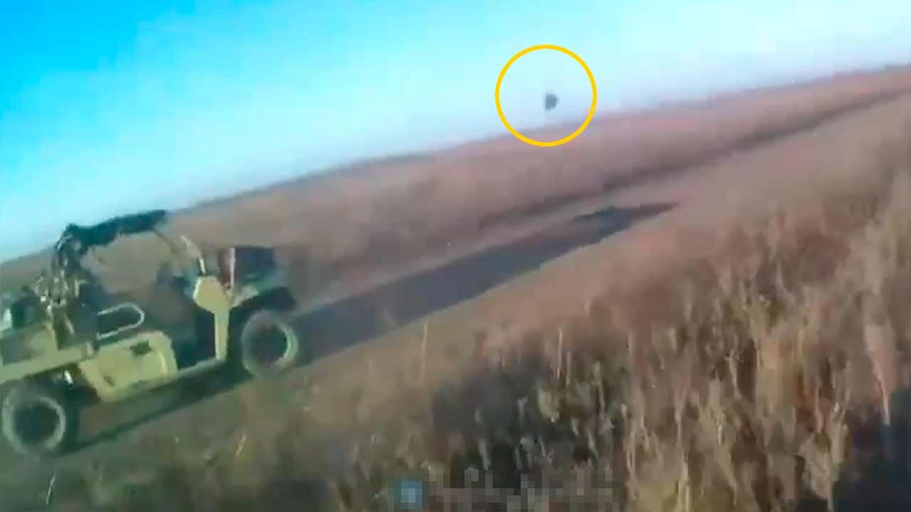 Russische Soldaten verlassen Desertcross 1000-3 Sekunden vor ukrainischem Drohnenangriff