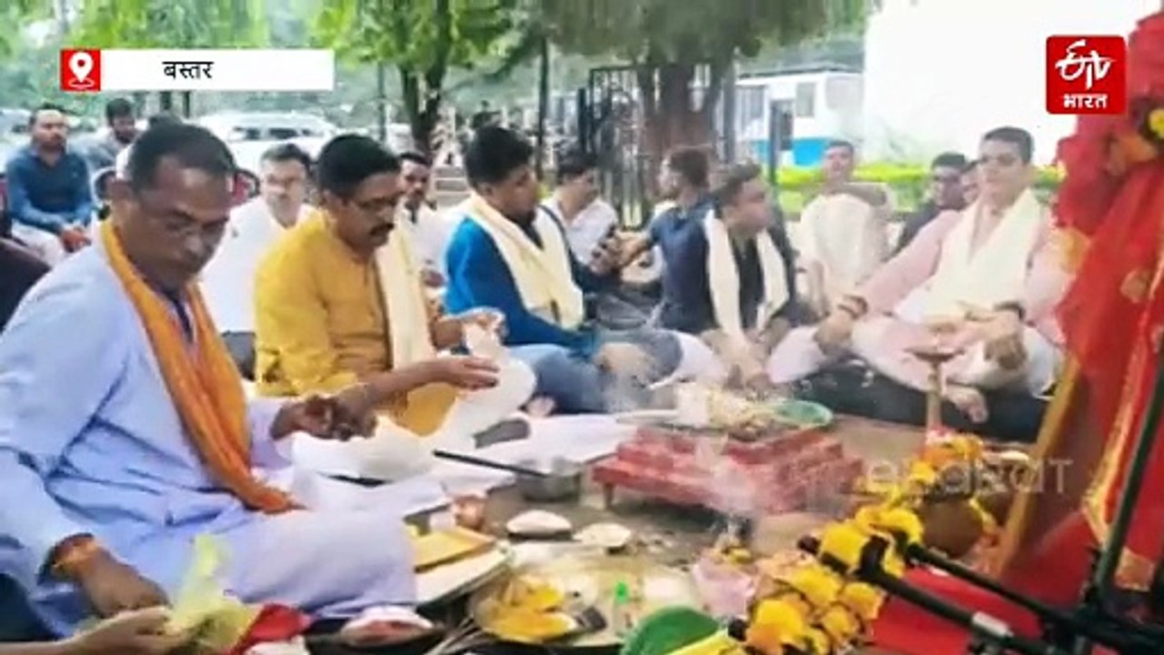 विजयादशमी 2025: बस्तर में भी पुलिस जवानों ने किया शस्त्र पूजन, IG ने कहा- जवानों के लिए सफल और विजय वाला रहा ये साल