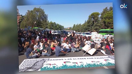 Los estudiantes de la Complutense cortan la entrada a Madrid por Moncloa para protestar por Palestina