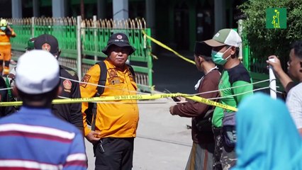 Casi 60 personas siguen atrapadas bajo los escombros de escuela derrumbada en Indonesia