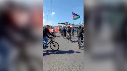 Torino, le manifestazione dopo il blocco della Flotilla: i manifestanti in bici verso piazza Baldissera e Caselle