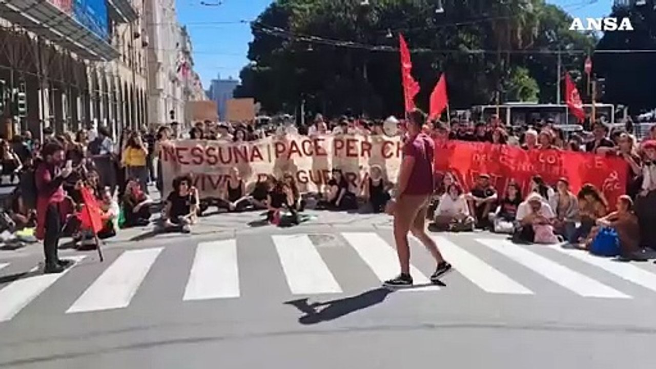 Flotilla, Cagliari: blocco stradale davanti alla stazione ferroviaria