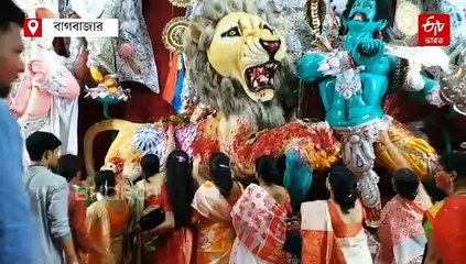বৃষ্টি উপেক্ষা করে বাগবাজারে সিঁদুরখেলায় মাতলেন মর্ত্যের উমারা