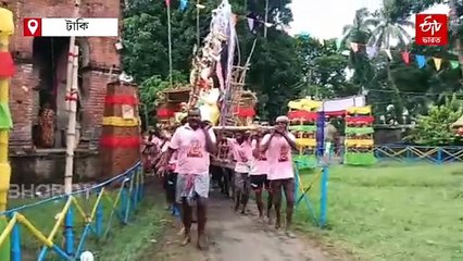 শতাব্দী প্রাচীন রেওয়াজ মেনে ইছামতিতে দুর্গা প্রতিমা নিরঞ্জন, বিজয়ায় মিলল দুই দেশ