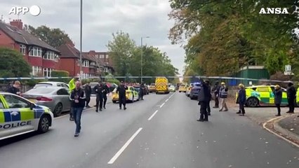 Manchester, attacco con coltello davanti a una sinagoga: tre morti compreso l'aggressore