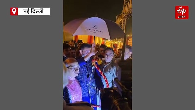 झमाझन बारिश के बीच लव कुश रामलीला पहुंचे बॉलीवुड स्टार बॉबी देओल, रावण के पुतले का किया दहन