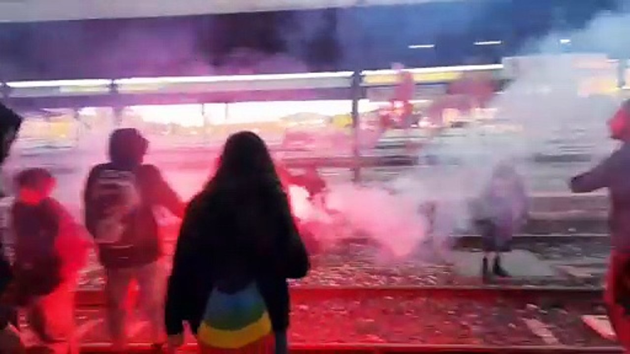 Livorno, la protesta dei pro Pal: studenti sui binari, bloccata la stazione