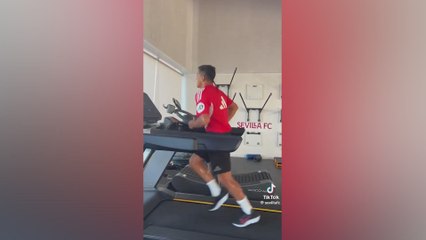 Alexis se deja la piel en el gimnasio para estar en plenitud física con el Sevilla