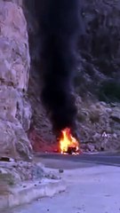 بالفيديو والصور: نيران تلتهم مركبة معلمات بعقبة وادي ذهب بعسير