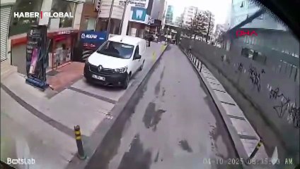 Mecidiyeköy'de rezidans inşaatında vinç devrildi