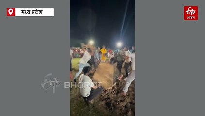 'बुंदेलखंड के खली' में गजब की मजबूती, छाती पर 10 क्विंटल का पत्थर रखकर चलवाए धमाधम हथौड़े