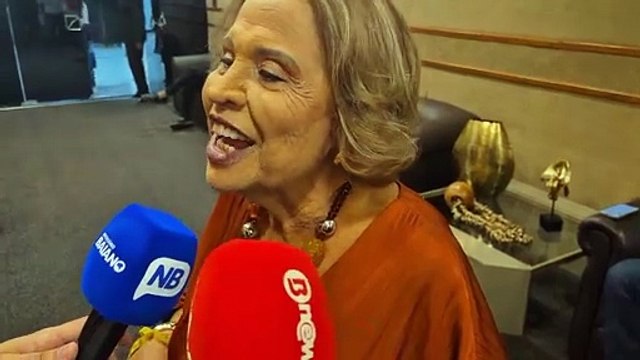 Mãe de Zé Eduardo se emociona em homenagem ao apresentador na ALBA: “Orgulho muito grande”