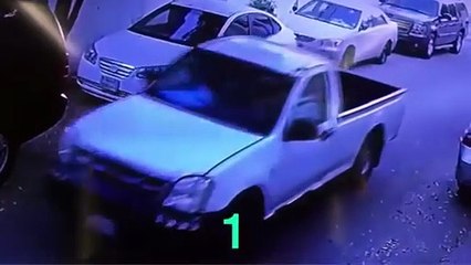 بالفيديو صبي يسرق بطارية سيارة من أمام منزل صاحبها بالسعودية