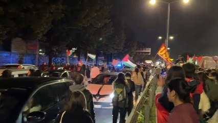 Bergamo, la manifestazione pro Gaza ferma la circonvallazione: gli automobilisti suonano i clacson