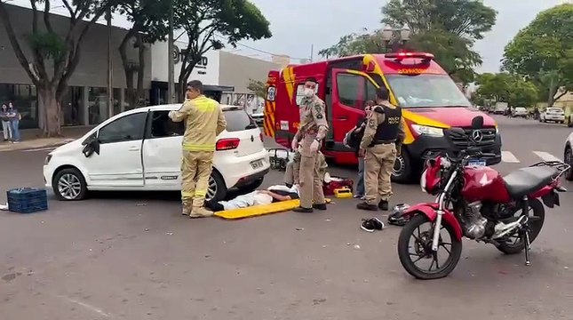 Jovem sofre suspeita de fratura na clavícula após colisão em Umuarama