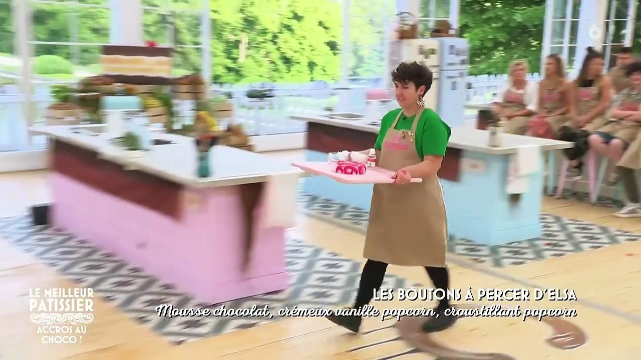 VOICI - "Je vais gerber" : le gâteau d’une des candidates du Meilleur pâtissier dégoûte Cyril Lignac et les internautes