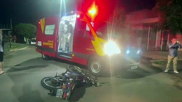 Ocupantes de moto ficam feridos após colisão no Jardim Caravelle, em Umuarama