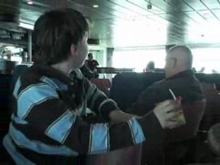 Voyage Angleterre:Gros babouin qui viens de se reveiller!!!!